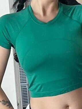 Size 6 Lululemon Cropped Swiftly Tech Short Sleeve Tee